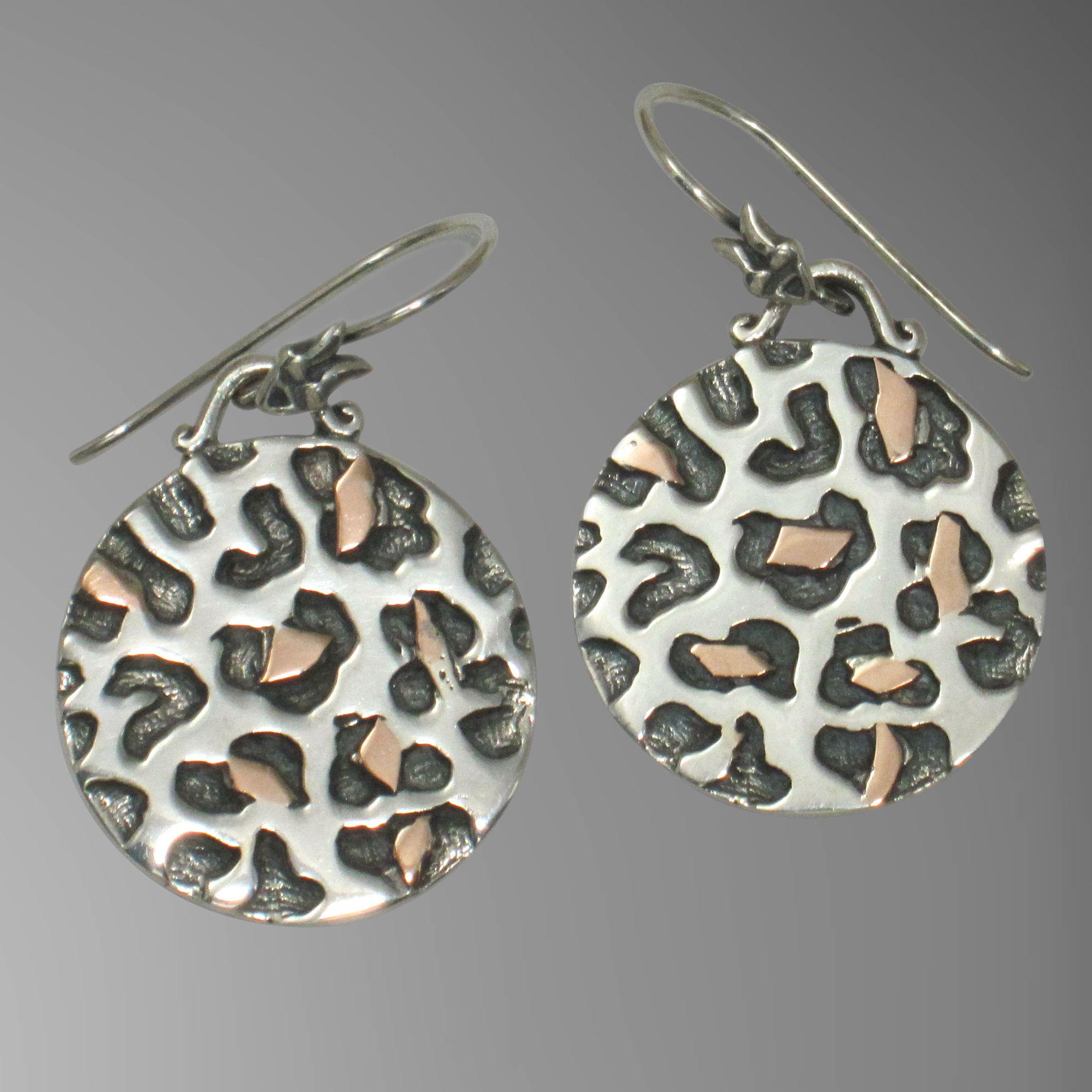 Leopard disk earrings in silver.                                                                                                                                                                                                                          